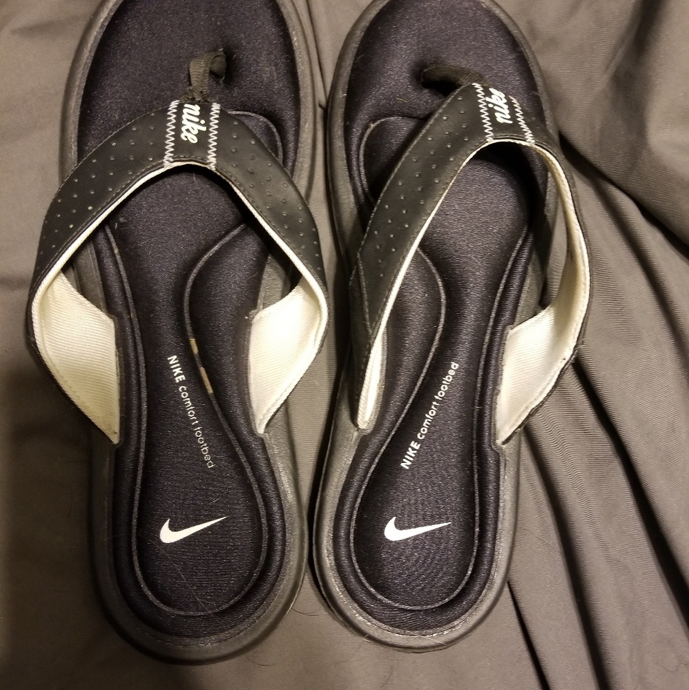 Women's Nike Flip Flops.